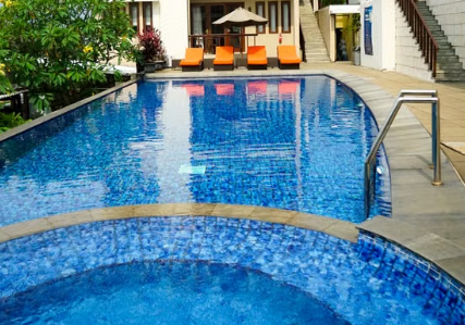 Kolam Renang Keluarga